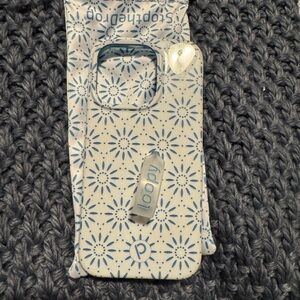 Loopy Case Starburst Design in Blue and White